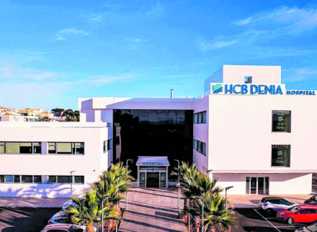 Edificio del Hospital HCB Dénia, un centro hospitalario privado de la Marina Alta, Valencia, España.