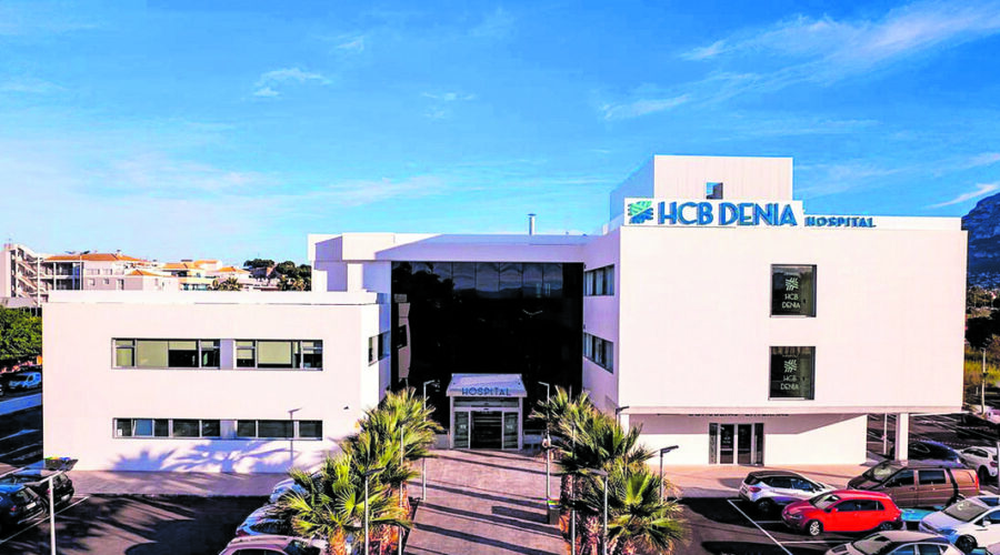 Edificio del Hospital HCB Dénia, un centro hospitalario privado de la Marina Alta, Valencia, España.