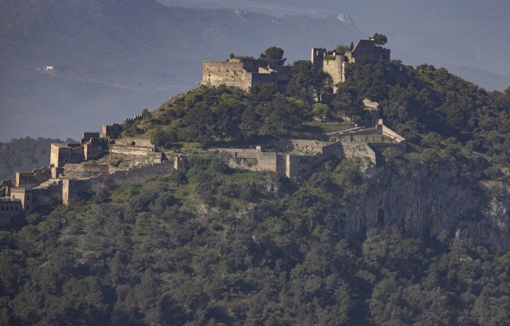 Vista del Castillo de Xàtiva desde el valle de Bixquert