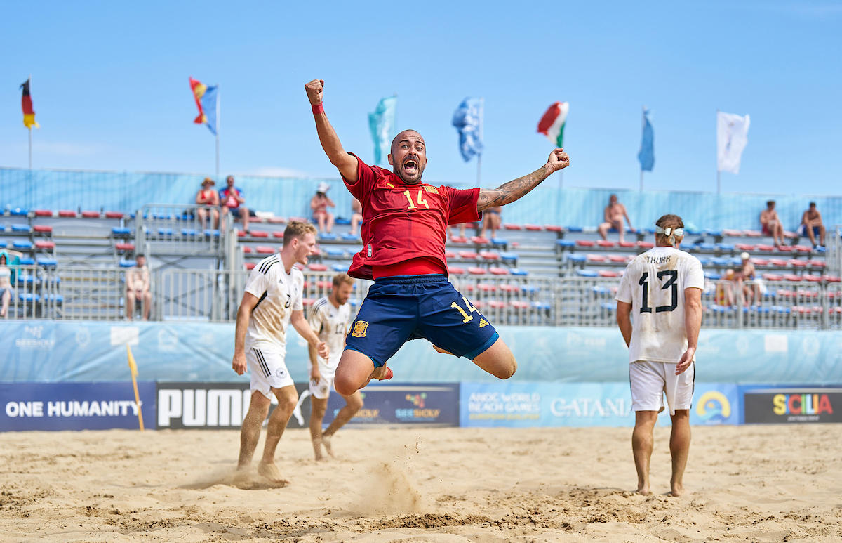 A jugar al fútbol playa: cómo España se ha convertido en potencia mundial en tiempo récord